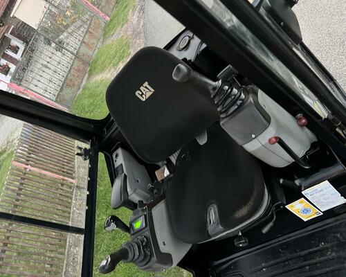 minibagr CAT 302.4 hyd.svahovka+2x podkop, 2,5t