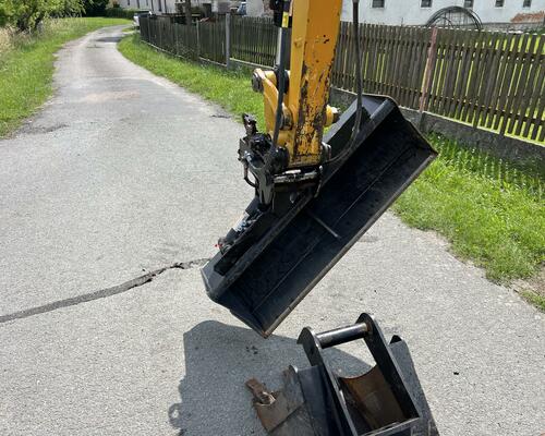 Minibagr Cat 302.4D hyd.svahovka / podkop, 2,5t