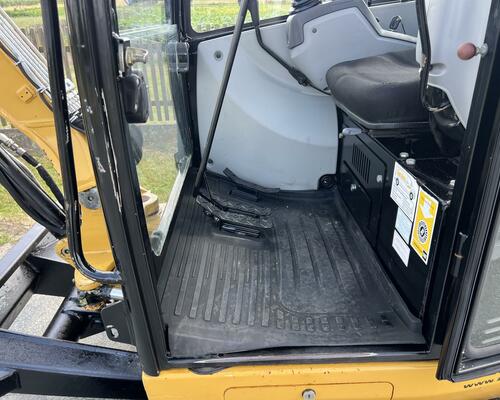 minibagr CAT 302.7D hyd.svahovka, 2x podkop / 2,7t