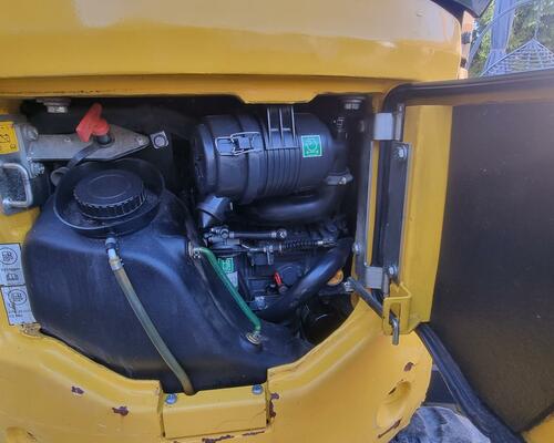 Minibagr Komatsu PC16R-HS rok 2019 Svahovka + podkop