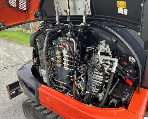 minibagr Kubota KX 042-4 hyd.svahovka, 4,5t / TOP