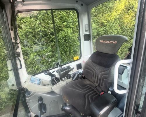 Minibagr Takeuchi TB 225 hyd upínak 3