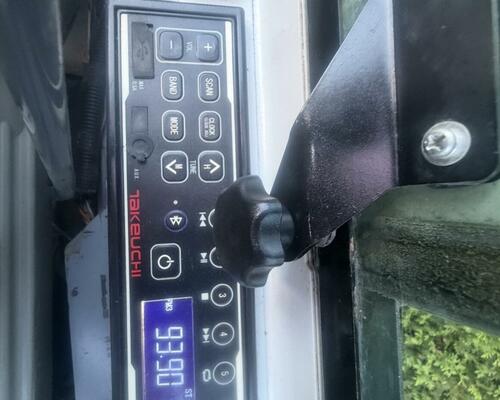 Minibagr Takeuchi TB 225 hyd upínak 3