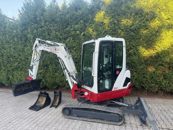 Minibagr Takeuchi TB 225 hyd upínak 3