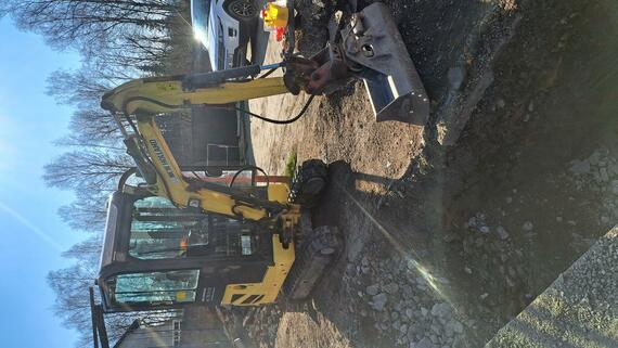 New Holland E18b