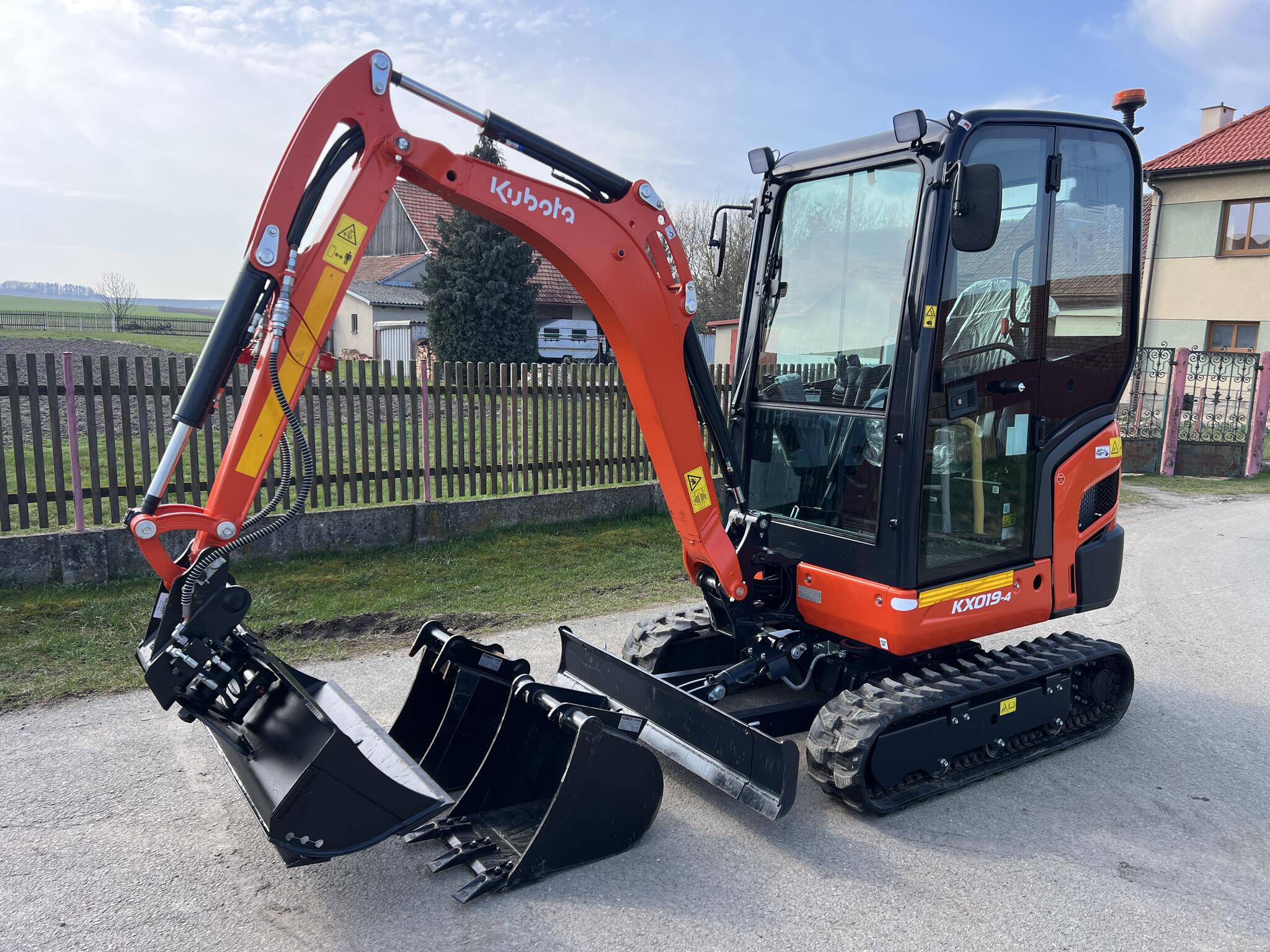 NOVÝ minibagr Kubota KX019-4 záruka, hyd. svahovka, 10mth
