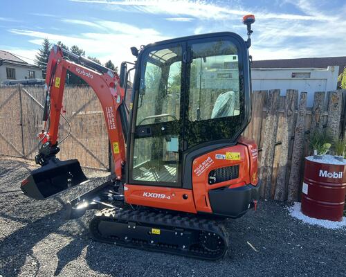 PŮJČ SI MĚ / nová Kubota KX019-4 2t / příslušenství