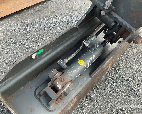 Rypadlo JCB 50Z - 700mth, 2 okruhy, hydr.svahovka, hydr.upínač, LED