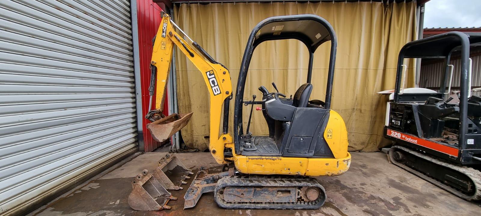 VÝPRODEJ  JCB 8014CTS