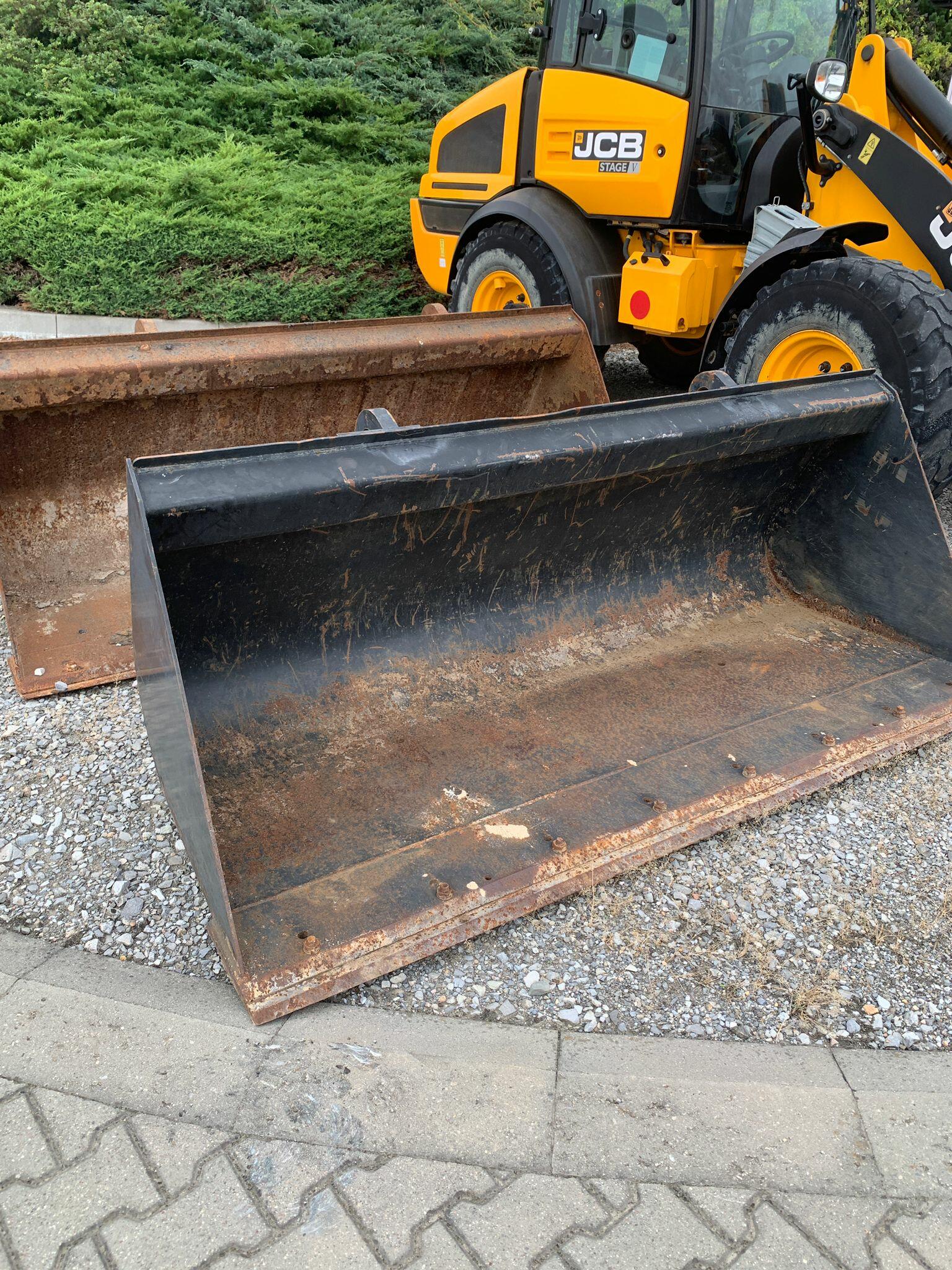 Lopata JCB