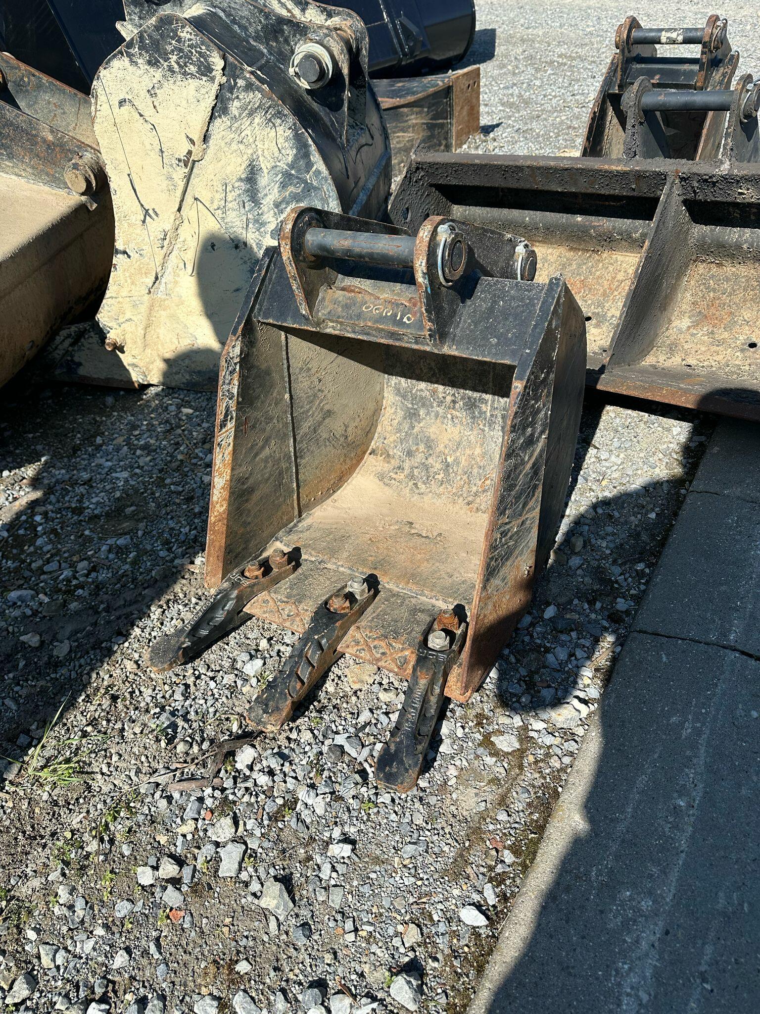 originální kyblík 30 cm pro JCB 2CX 3CX Compact.