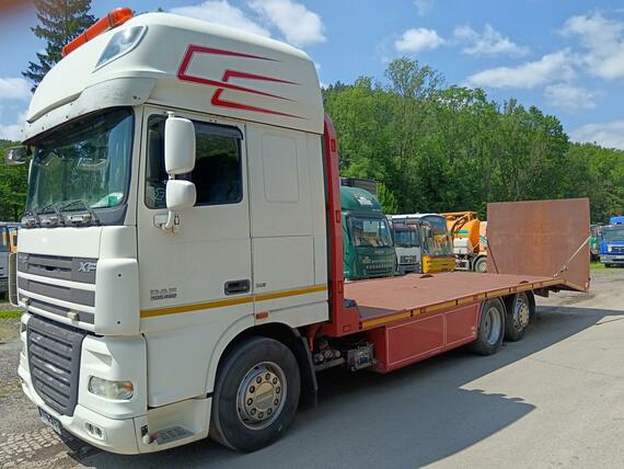 DAF XF 105.460 PŘEPRAVNÍK STROJŮ A VOZIDEL SERVIS