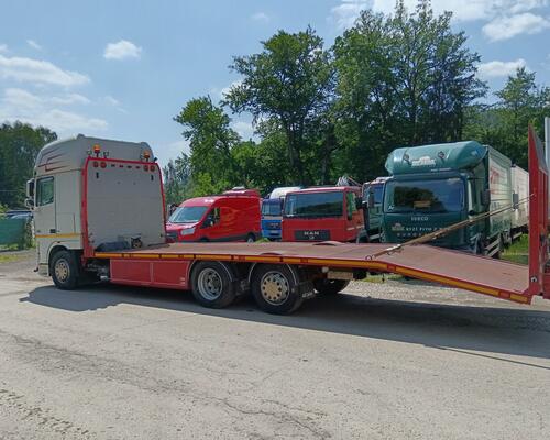 DAF XF 105.460 PŘEPRAVNÍK STROJŮ A VOZIDEL SERVIS