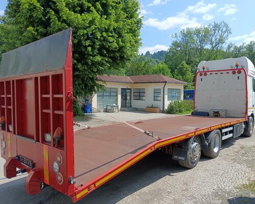 DAF XF 105.460 PŘEPRAVNÍK STROJŮ A VOZIDEL SERVIS