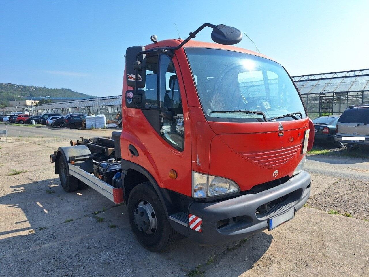 Hákový nosič AVIA D 100-motor CUMMINS