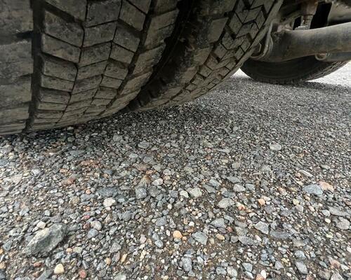 HÁKOVÝ NOSIČ KONTEJNERŮ IVECO AT190S36 - VHODNÉ NA PŘEPRAVU STAVEBNÍCH STROJŮ