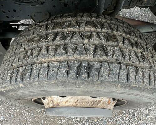 HÁKOVÝ NOSIČ KONTEJNERŮ IVECO AT190S36 - VHODNÉ NA PŘEPRAVU STAVEBNÍCH STROJŮ