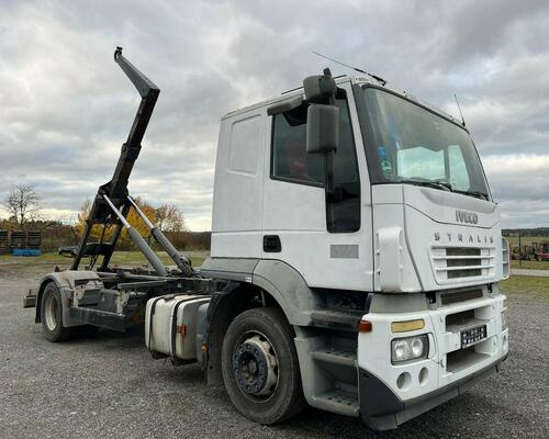 Hákový nosič kontejnerů IVECO AT190S36-VHODNÉ NA PŘEPRAVU STAVEBNÍCH STROJŮ 