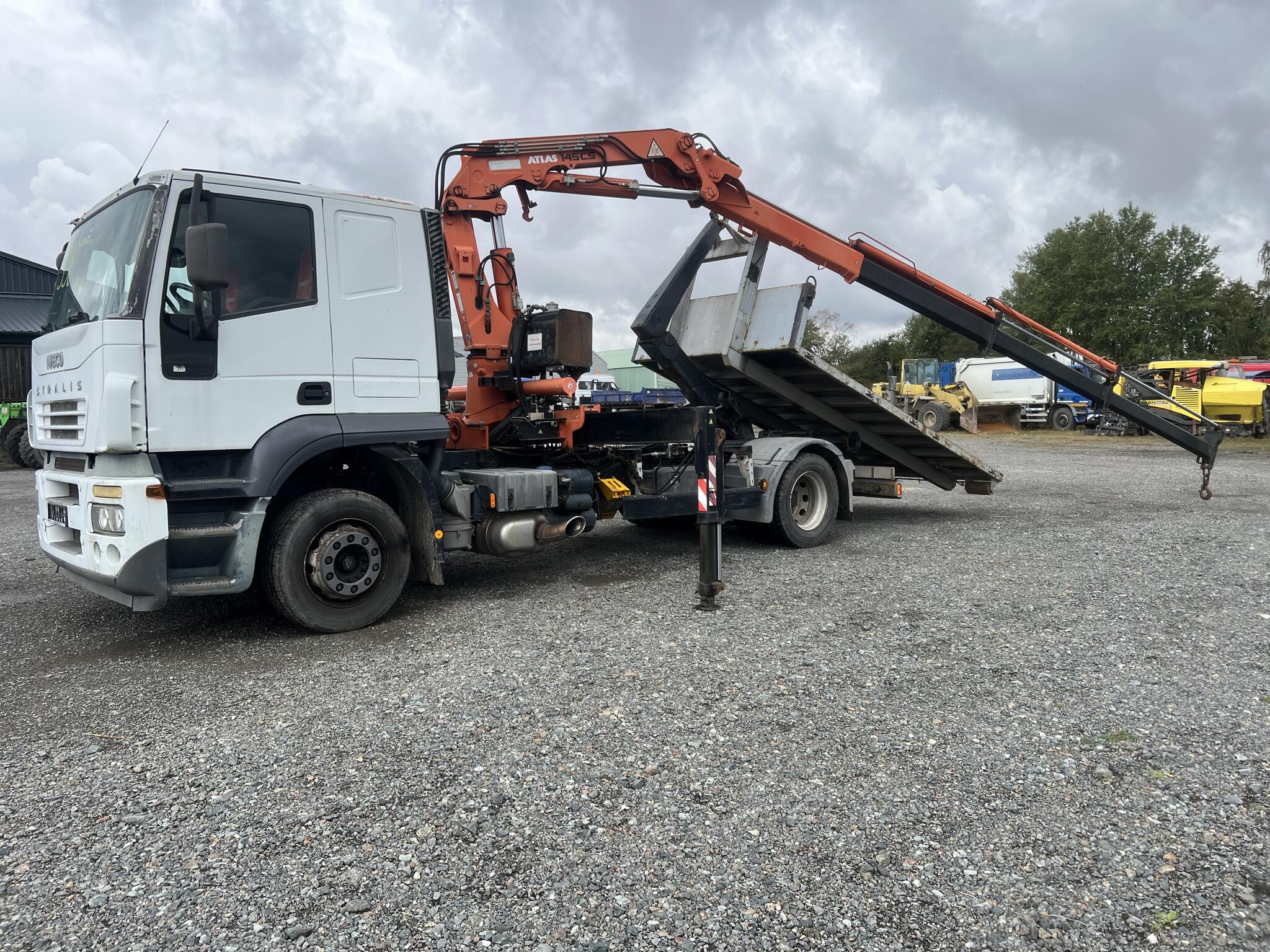 IVECO AT190S36+HR ATLAS -  VHODNÉ NA PŘEPRAVU STAVEBNÍCH STROJŮ
