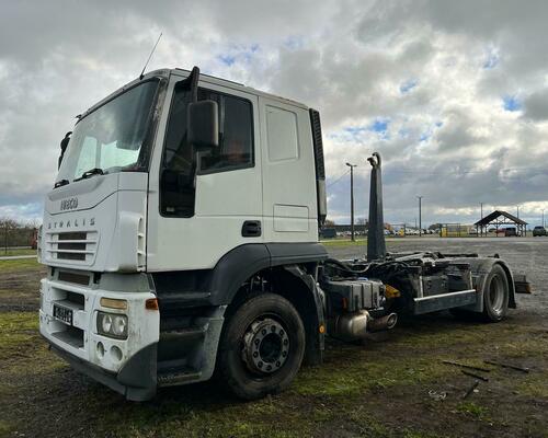 IVECO AT190S36 -  VHODNÉ NA PŘEPRAVUI STAVEBNÍCH STROJŮ