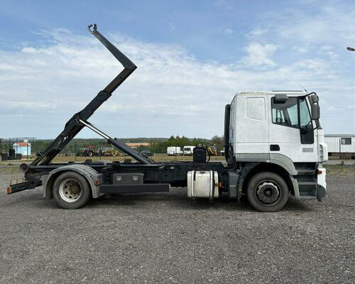 IVECO AT190S36 -  VHODNÉ NA PŘEPRAVUI STAVEBNÍCH STROJŮ