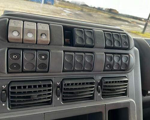 IVECO AT190S36 -  VHODNÉ NA PŘEPRAVUI STAVEBNÍCH STROJŮ