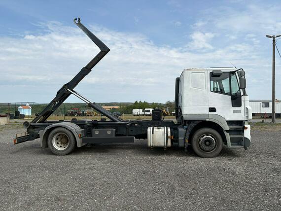 IVECO AT190S36 -  VHODNÉ NA PŘEPRAVUI STAVEBNÍCH STROJŮ