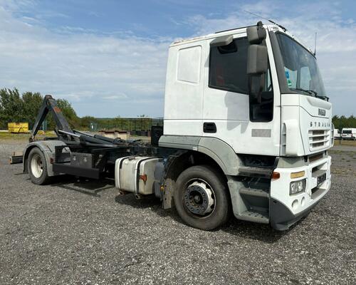 IVECO AT190S36 -  VHODNÉ NA PŘEPRAVUI STAVEBNÍCH STROJŮ