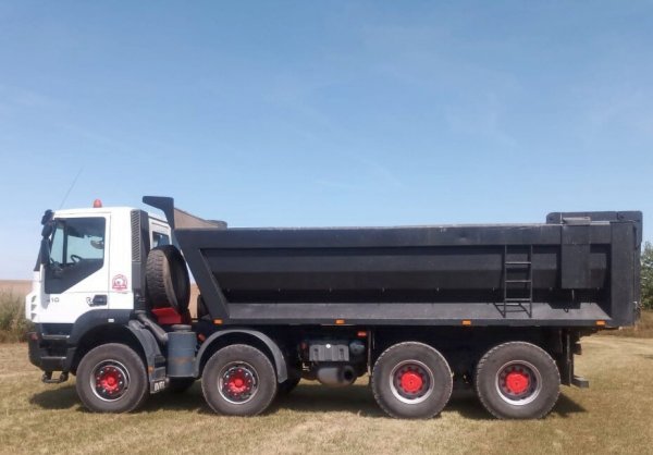 IVECO Trakker 410