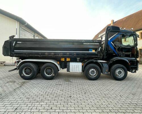 MB Arocs 3251 8x4 sklápěč Bordmatic