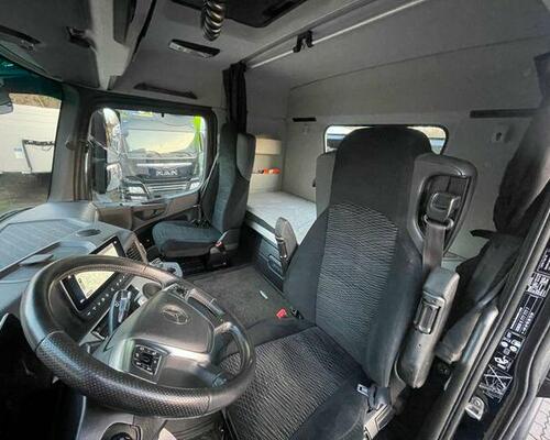 MB Arocs 3251 8x4 sklápěč Bordmatic