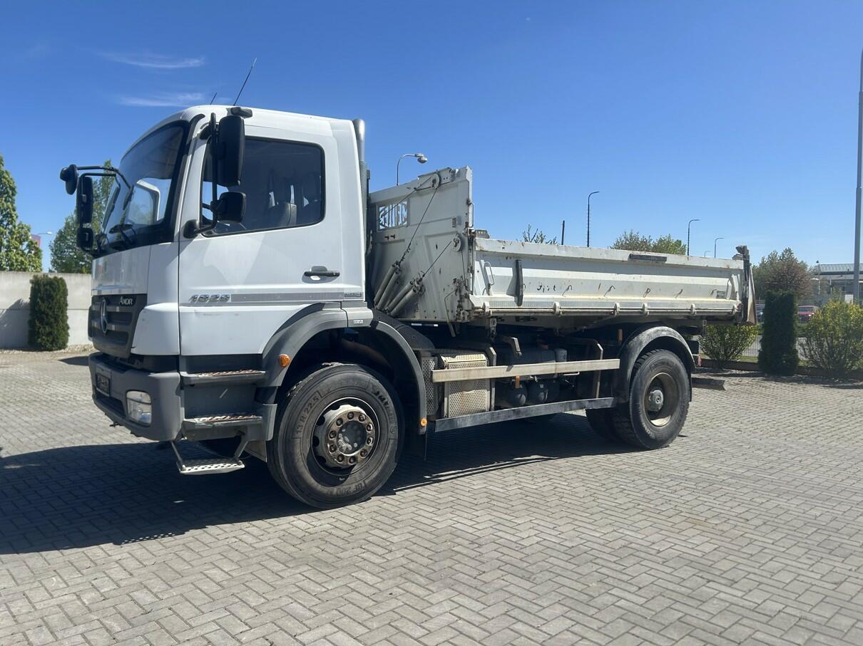 MB AXOR 1829 K, třístranný sklápěč