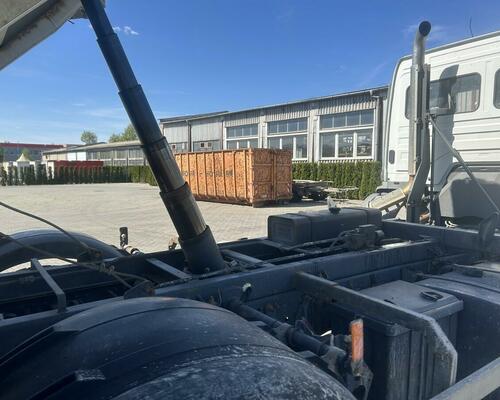 MB AXOR 1829 K, třístranný sklápěč