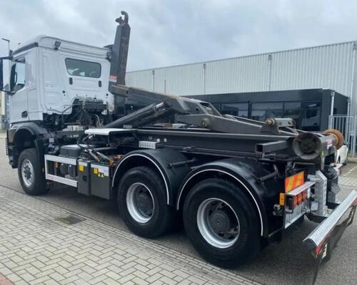 Mercedes Arocs 3351