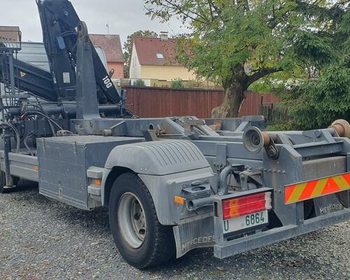 Mercedes Atego 1517 nosič kontejneru s hydraulickou rukou Mercedes Atego 1517 nosič kontejneru s hydraulickou rukou