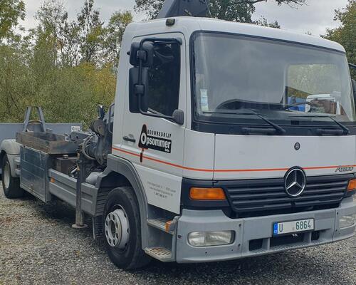 Mercedes Atego 1517 nosič kontejneru s hydraulickou rukou Mercedes Atego 1517 nosič kontejneru s hydraulickou rukou