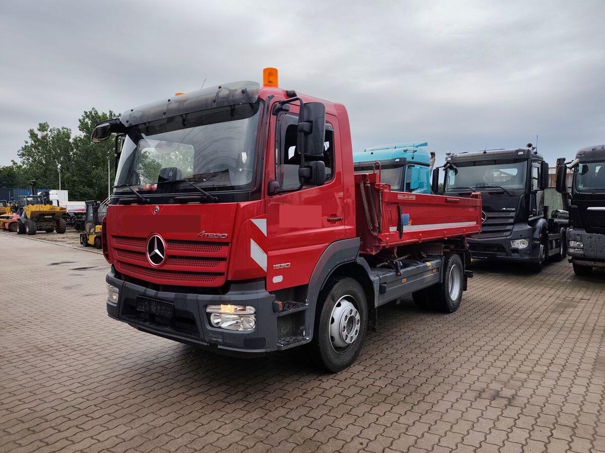 Mercedes Atego 1530 třístranný sklápěč