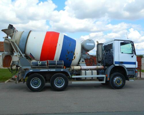 Mercedes Benz Actros 3336 AK domýchávač