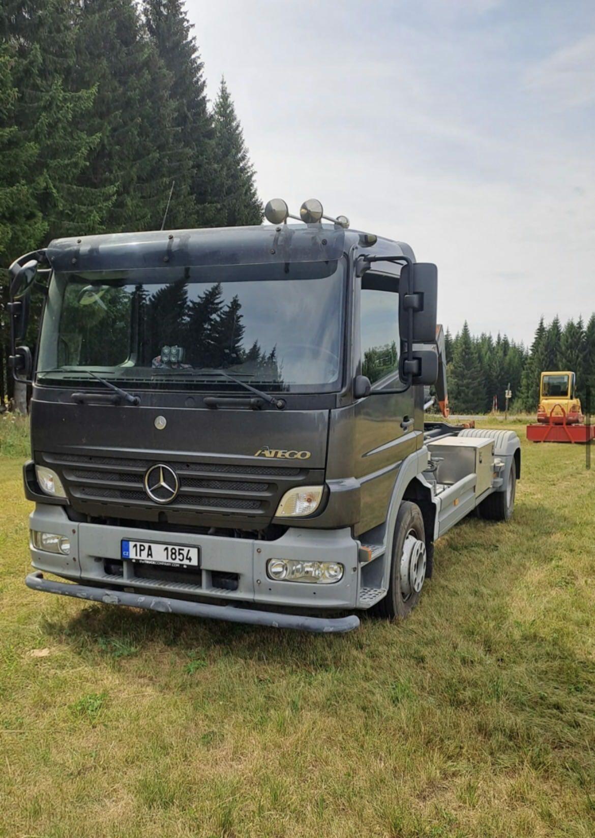 Mercedes Benz Atego 1218 hákový kontajner