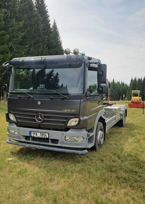 Mercedes Benz Atego 1218 hákový kontajner