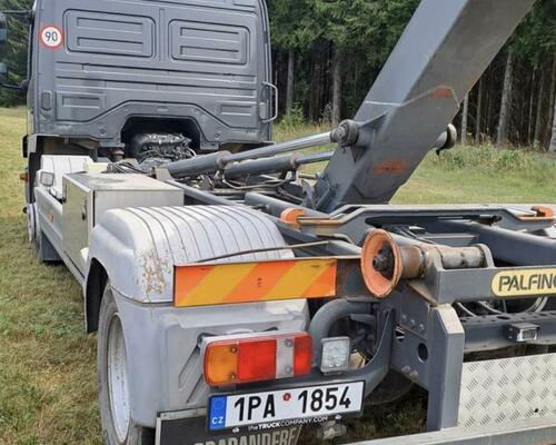Mercedes Benz Atego 1218 hákový kontajner