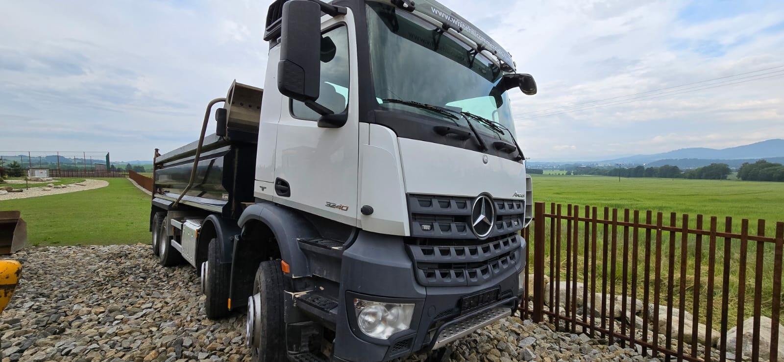 Sklápěč Mercedes-Benz Arocs 3240, 2015, 8x4, 352.062 km