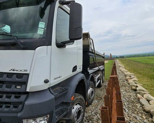 Sklápěč Mercedes-Benz Arocs 3240, 2015, 8x4, 352.062 km