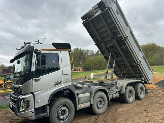 Sklápěč VOLVO FMX 540 8x4 S3 Bordmatic / TAŽNÉ na 35.900 kg / souprava 60.000 kg / VELMI SLUŠNÝ STAV