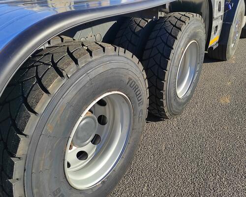 TATRA Phoenix 8x6 - nosič kontejnerů + SILNÁ hydraulická ruka