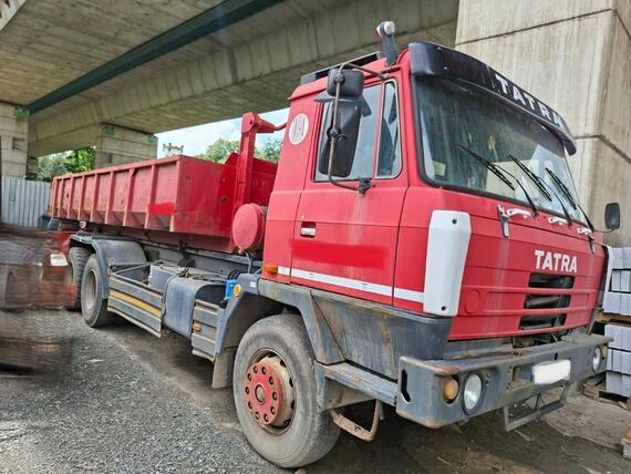 Tatra T 815