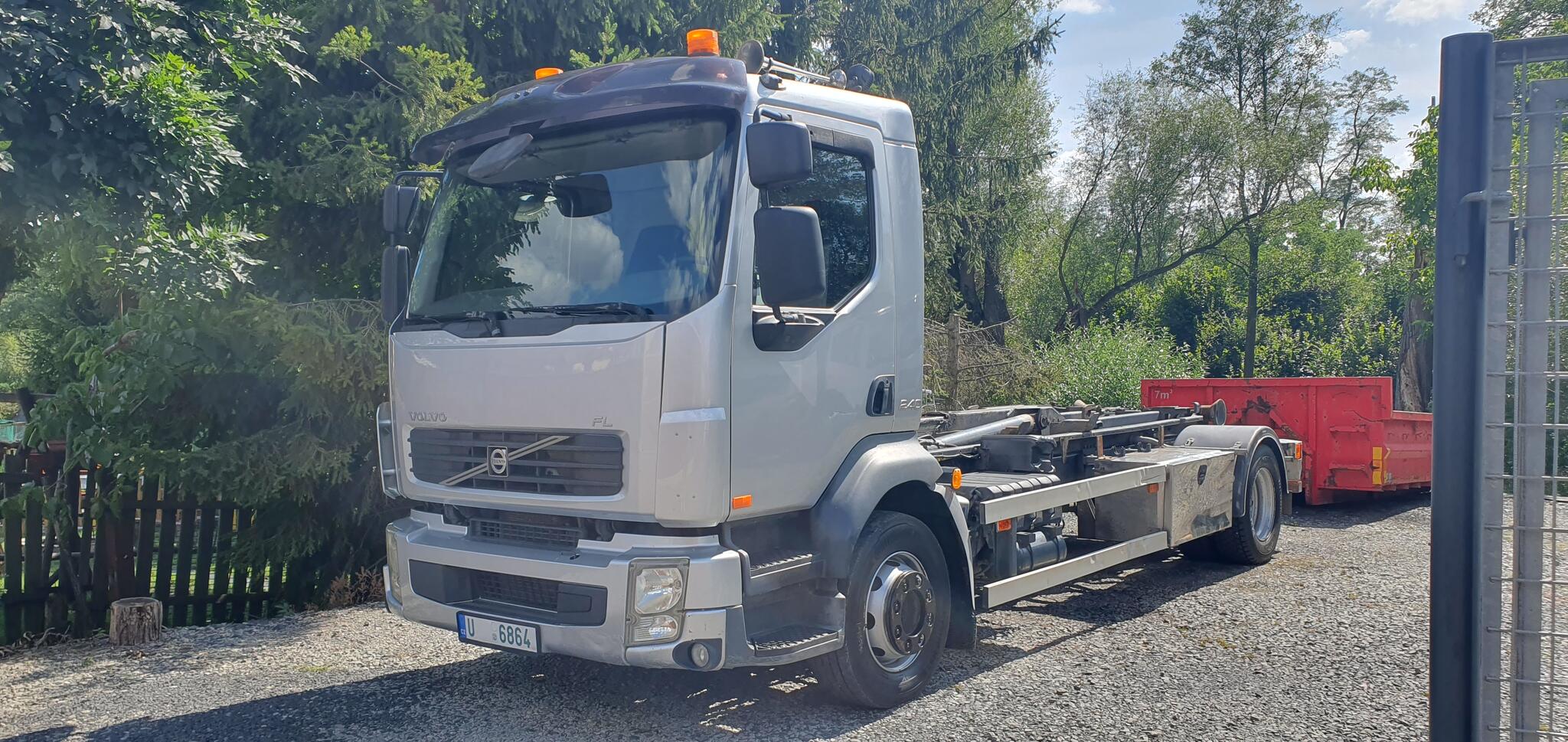 Volvo FL 240 nosič konterů