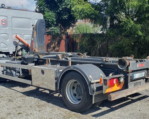 Volvo FL 240 nosič konterů