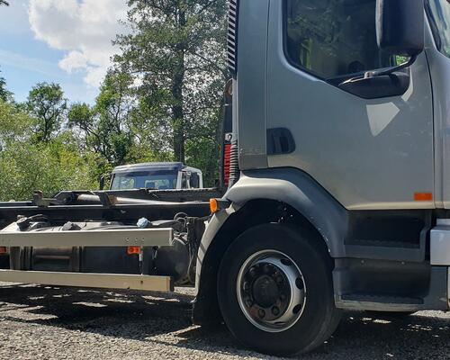 Volvo FL 240 nosič konterů