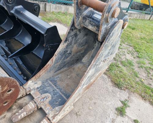 JCB 220X 2021 LC 4F -  3590mth - TOP stav